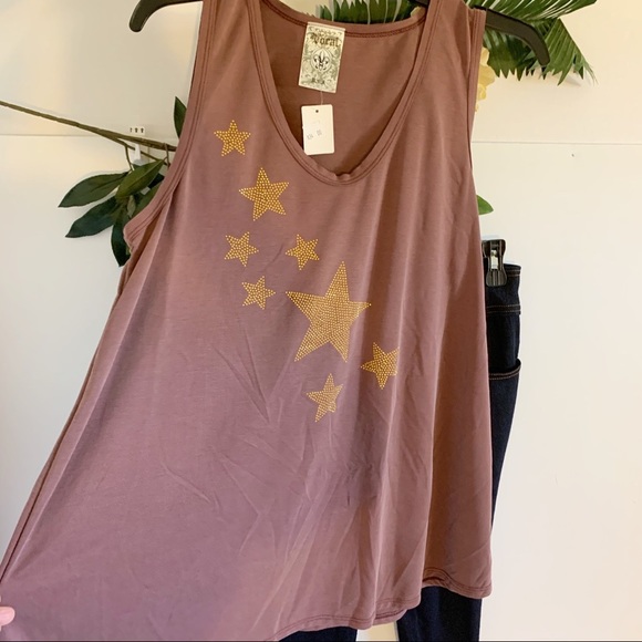 Vocal Star Top! S,m,l This relaxed tank top features a striking gold graphic! - Picture 1 of 8